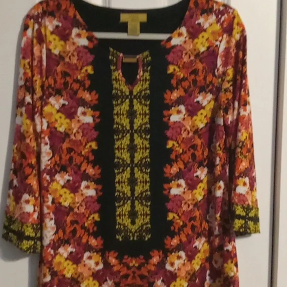 Valerie Stevens Floral Tunic in Red, Yellow, and Black - Picture 2 of 5